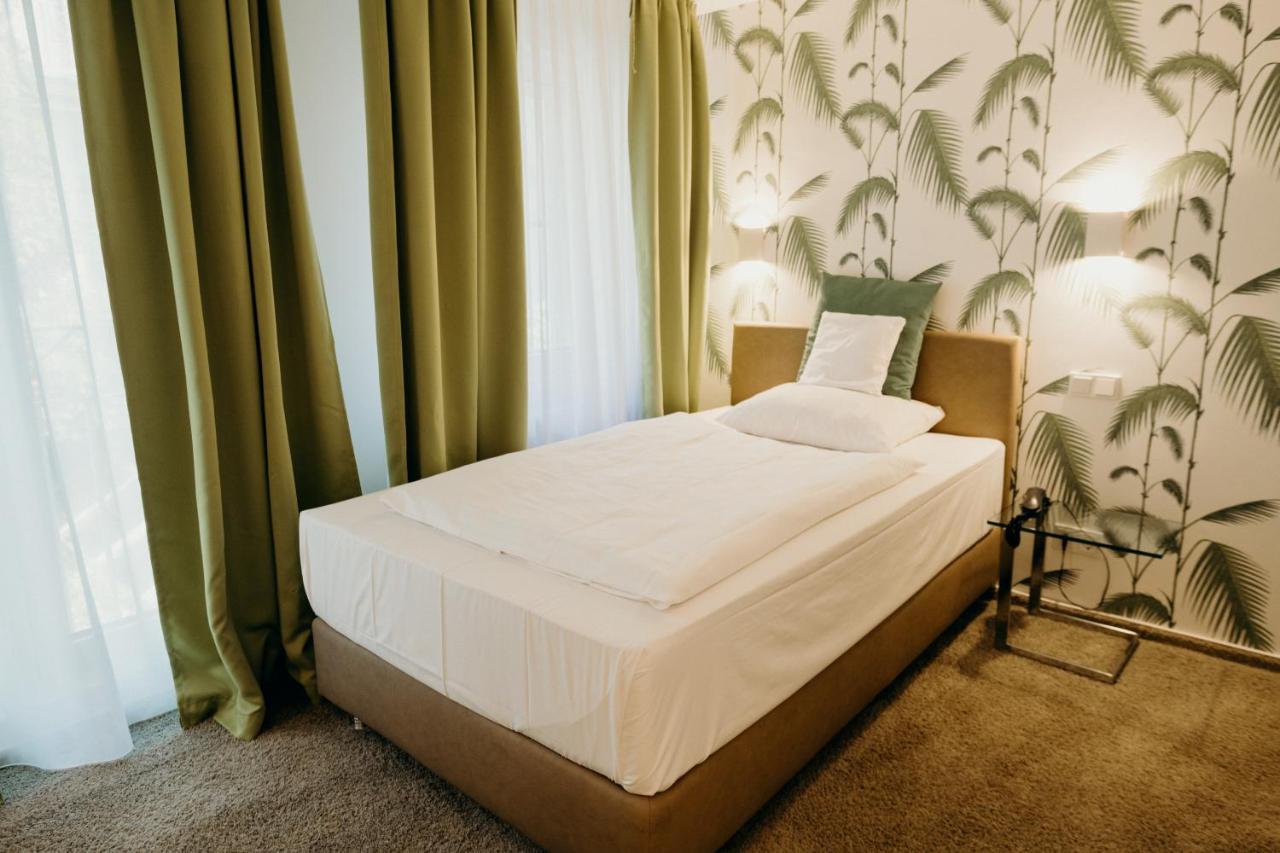 סארברוקן Hotel Crystal מראה חיצוני תמונה